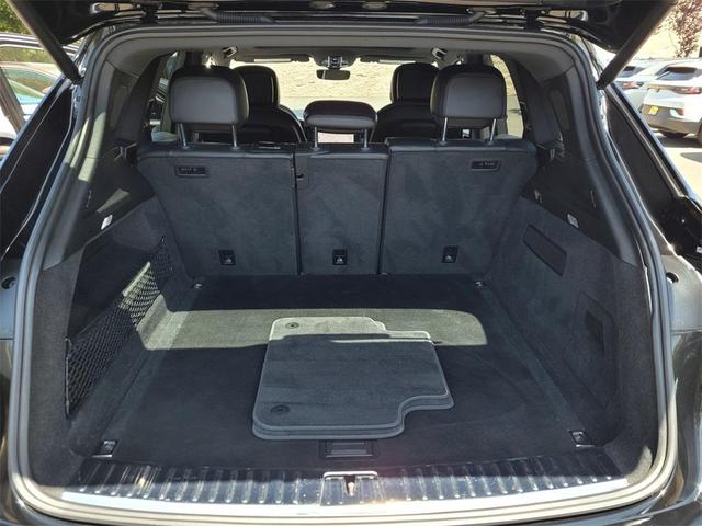 Photo of 2022 Black Porsche Cayenne