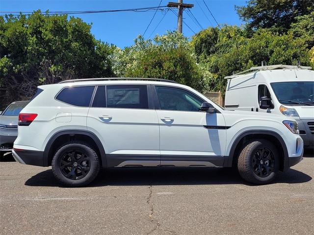 Photo of 2025 Pure White Volkswagen Atlas