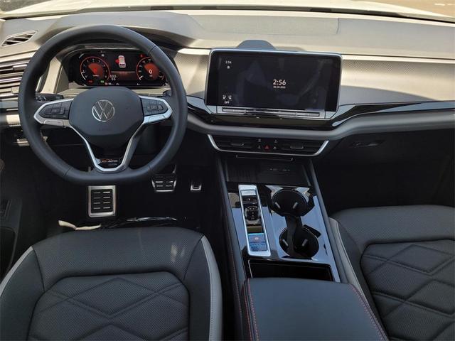 Photo of 2025 Pure White Volkswagen Atlas