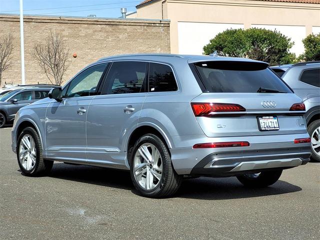 Photo of 2022 Florett Silver Metallic Audi Q7