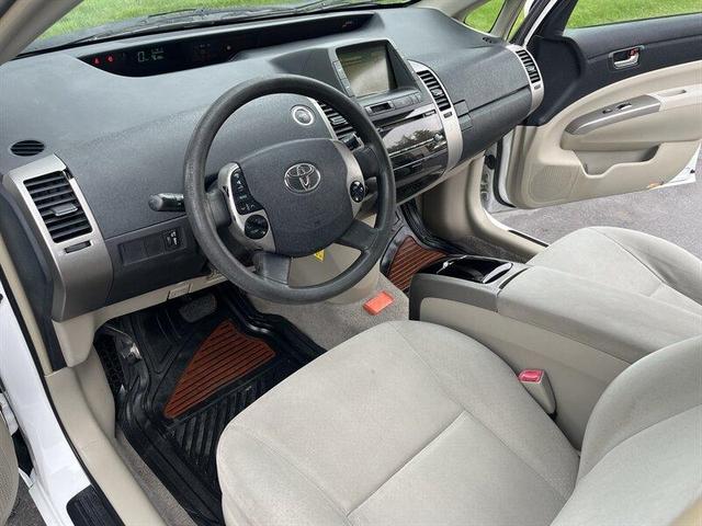 Photo of 2009 White Toyota Prius