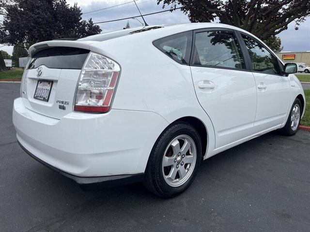 Photo of 2009 White Toyota Prius