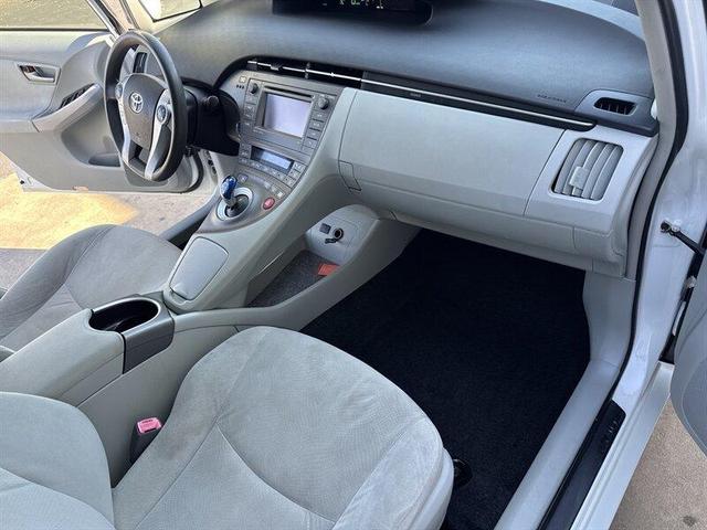Photo of 2012 White Toyota Prius