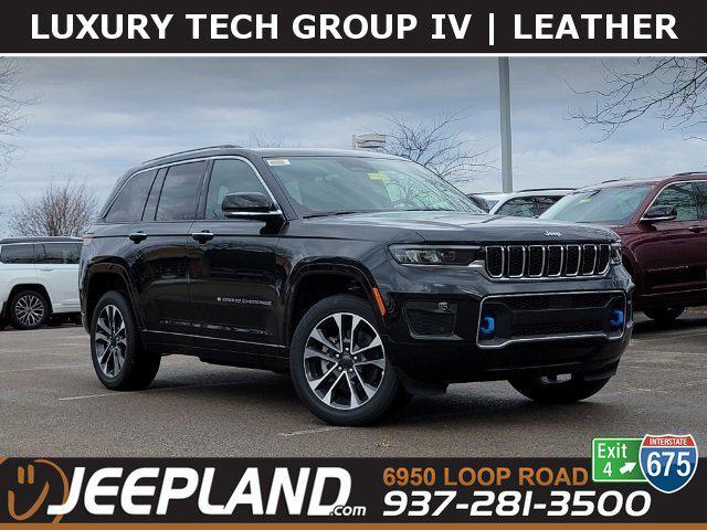 Photo of 2023 Diamond Black Crystal Pearlcoat Jeep Grand Cherokee