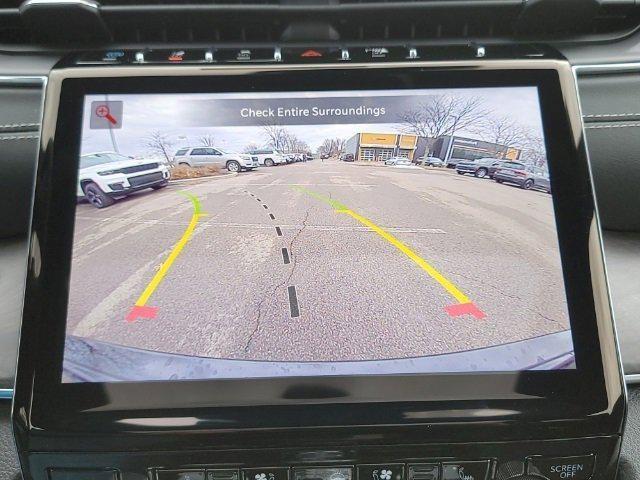 Photo of 2023 Diamond Black Crystal Pearlcoat Jeep Grand Cherokee
