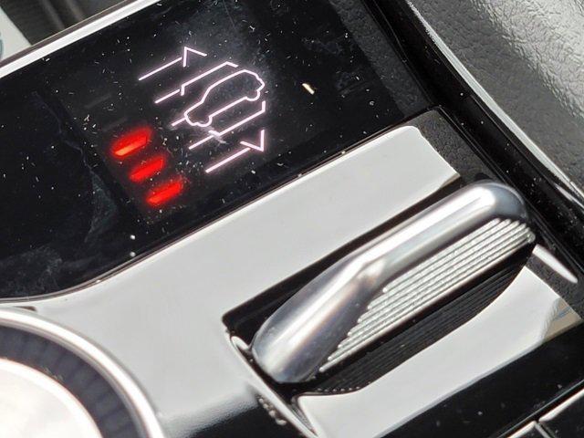 Photo of 2023 Diamond Black Crystal Pearlcoat Jeep Grand Cherokee