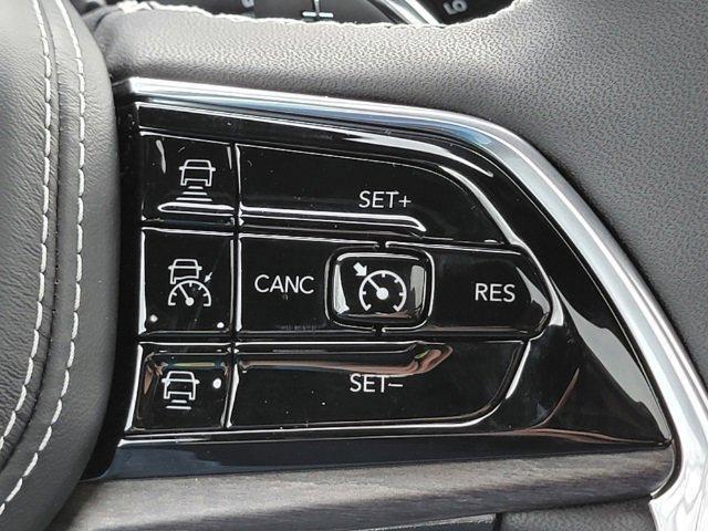 Photo of 2023 Diamond Black Crystal Pearlcoat Jeep Grand Cherokee
