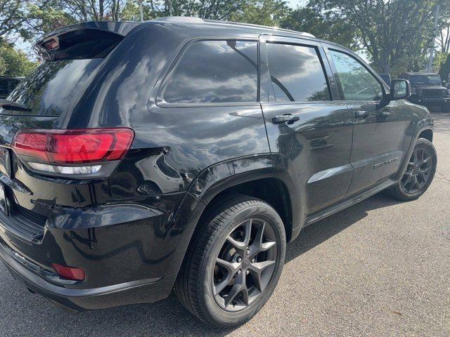 Photo of 2020 Diamond Black Crystal Pearlcoat Jeep Grand Cherokee