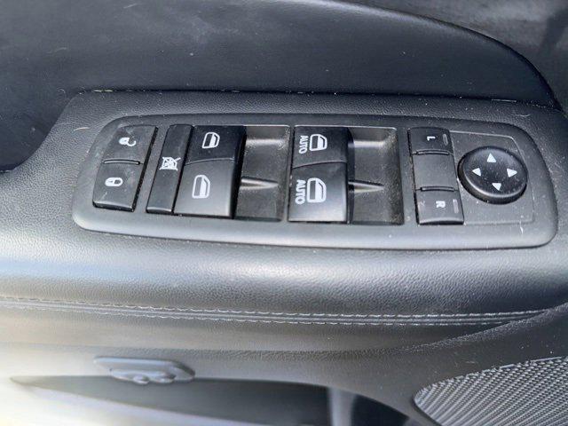 Photo of 2020 Diamond Black Crystal Pearlcoat Jeep Grand Cherokee