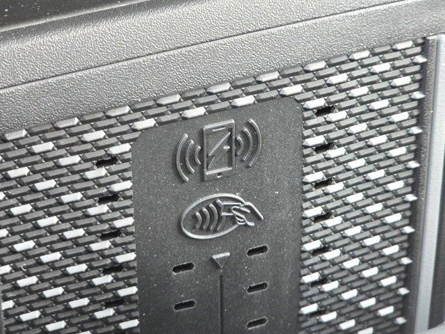 Photo of 2026 Diamond Black Crystal Pearlcoat RAM 1500