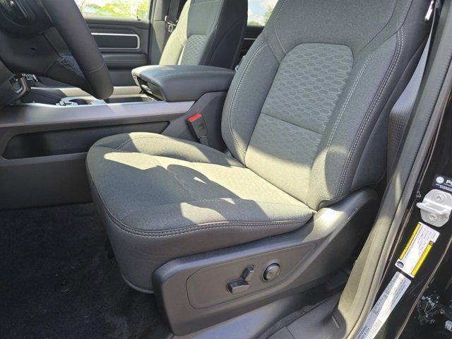 Photo of 2026 Diamond Black Crystal Pearlcoat RAM 1500