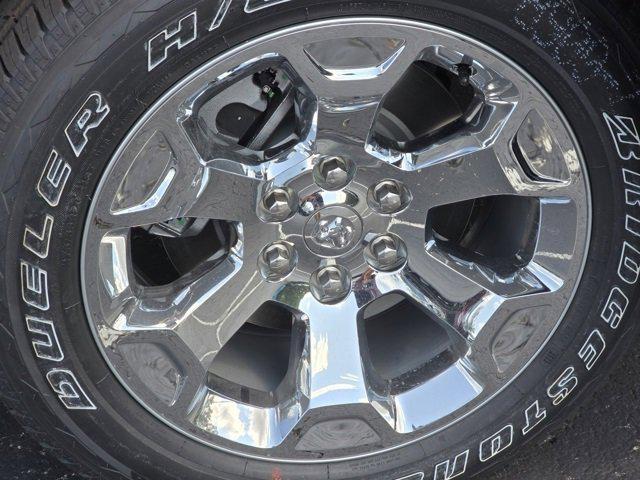 Photo of 2026 Diamond Black Crystal Pearlcoat RAM 1500