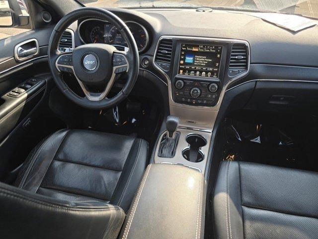 Photo of 2017 Velvet Red Pearlcoat Jeep Grand Cherokee