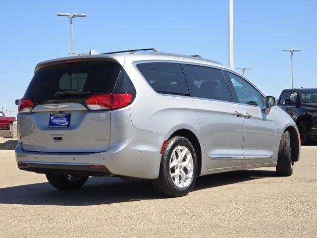 Photo of 2020 Billet Silver Metallic Clearcoat Chrysler Pacifica