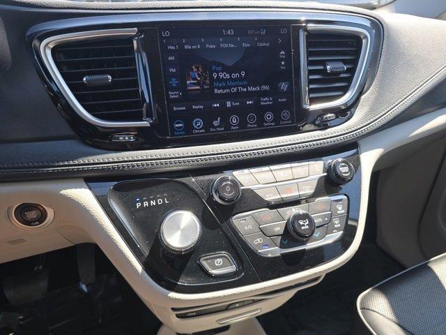 Photo of 2020 Billet Silver Metallic Clearcoat Chrysler Pacifica