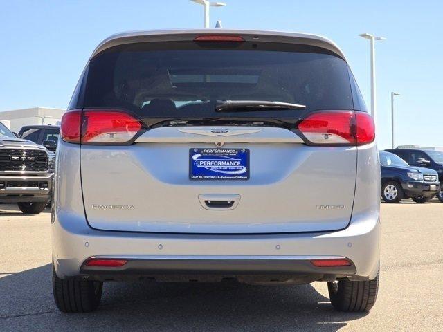 Photo of 2020 Billet Silver Metallic Clearcoat Chrysler Pacifica
