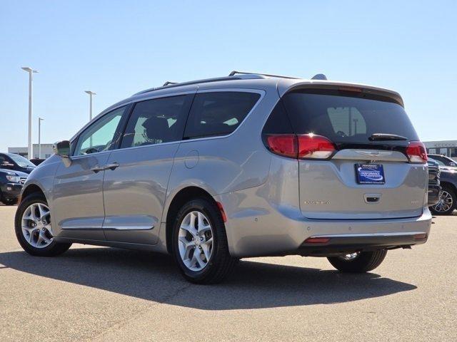 Photo of 2020 Billet Silver Metallic Clearcoat Chrysler Pacifica