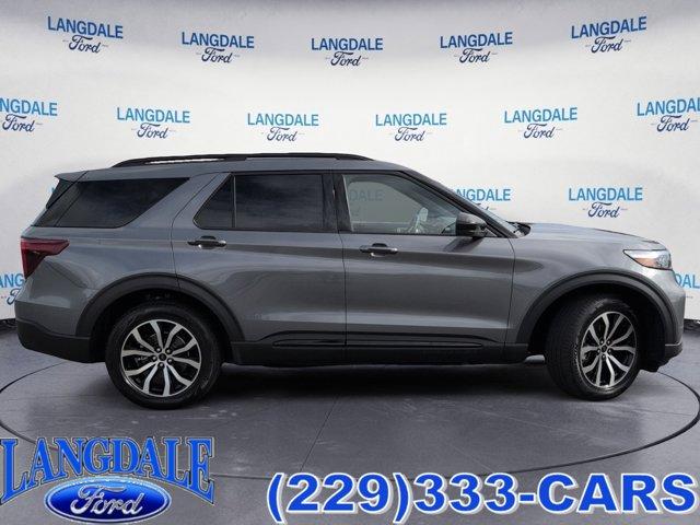 Photo of 2022 Gray Metallic Ford Explorer