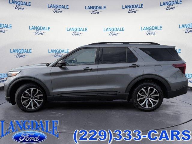 Photo of 2022 Gray Metallic Ford Explorer