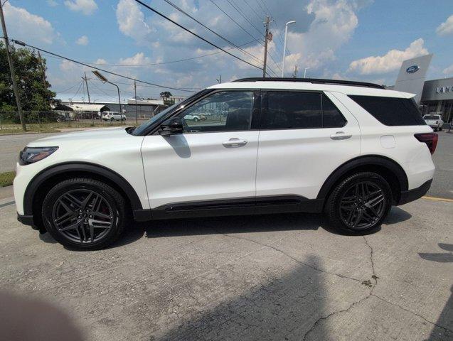 Photo of 2025 Star White Metallic Tri-Coat Ford Explorer