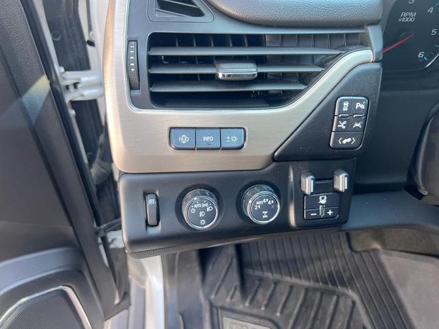 Photo of 2017 White Frost Tricoat GMC Yukon