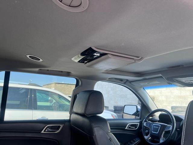 Photo of 2017 White Frost Tricoat GMC Yukon