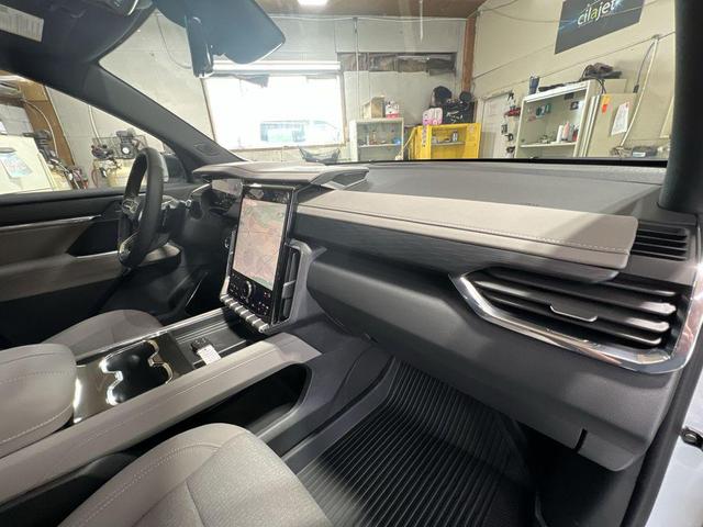Photo of 2026 Summit White GMC Acadia