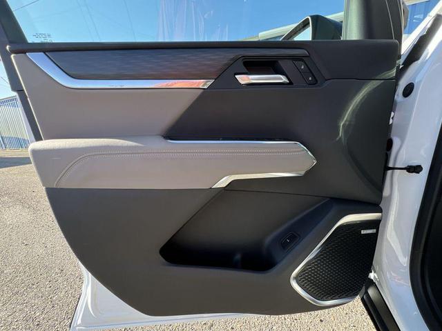 Photo of 2025 Summit White GMC Acadia