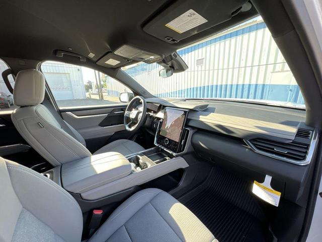 Photo of 2025 Summit White GMC Acadia
