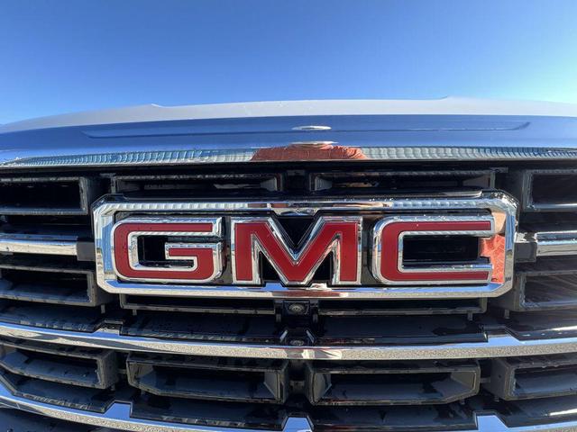 Photo of 2025 Summit White GMC Acadia