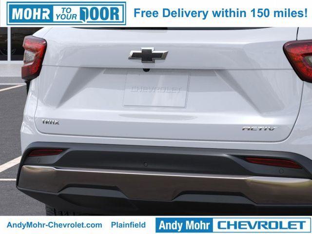Photo of 2025 Summit White Chevrolet Trax
