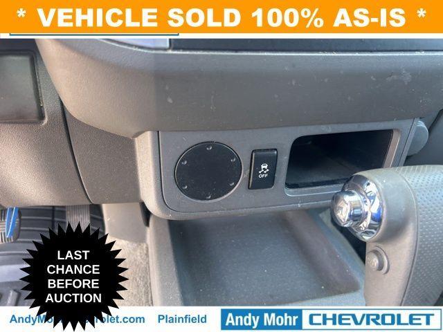 Photo of 2015 Glacier White Nissan Frontier