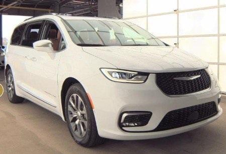 Photo of 2024 Bright White Clearcoat Chrysler Pacifica Hybrid