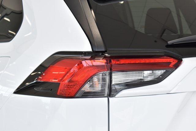Photo of 2020 Super White Toyota RAV4