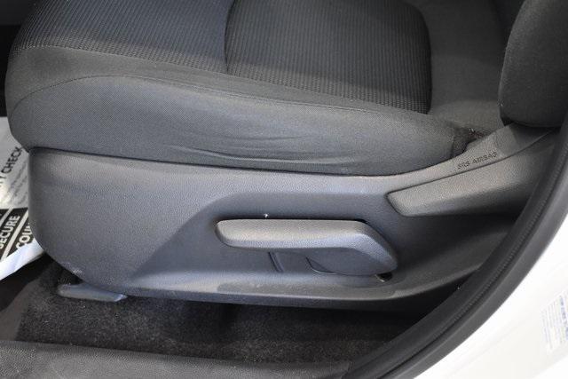 Photo of 2020 Super White Toyota RAV4