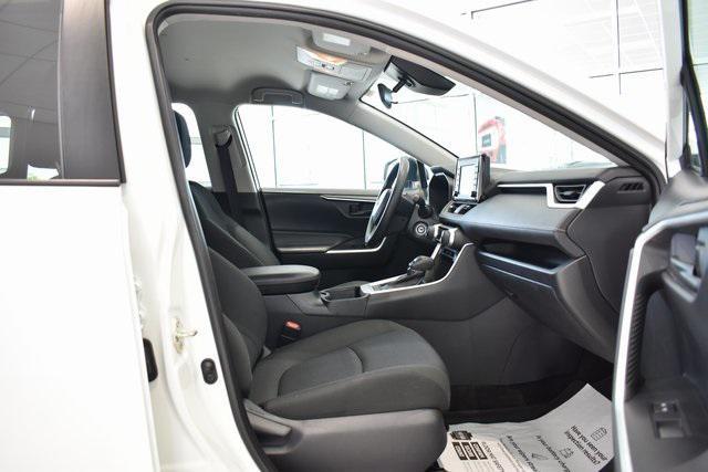 Photo of 2020 Super White Toyota RAV4