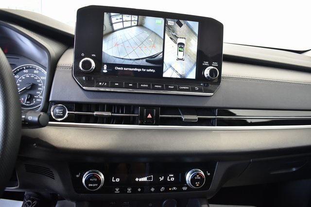Photo of 2024 Black Mitsubishi Outlander