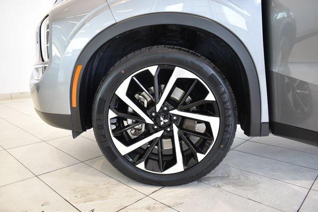 Photo of 2024 Gray Mitsubishi Outlander