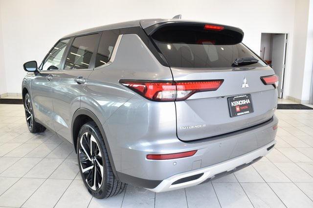 Photo of 2024 Gray Mitsubishi Outlander