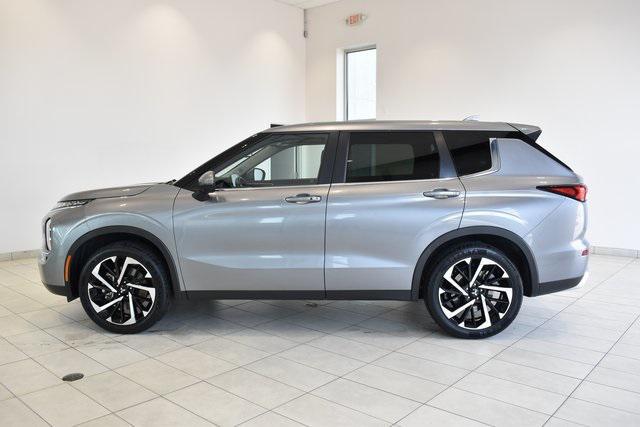 Photo of 2024 Gray Mitsubishi Outlander
