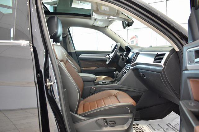 Photo of 2022 Deep Black Pearl Volkswagen Atlas