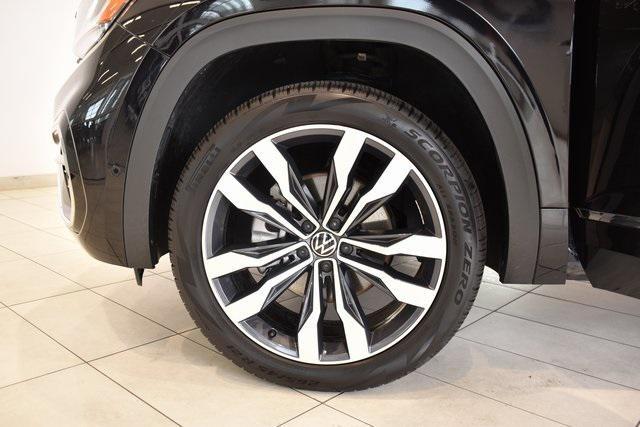 Photo of 2022 Deep Black Pearl Volkswagen Atlas