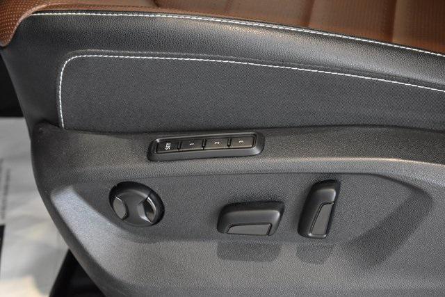 Photo of 2022 Deep Black Pearl Volkswagen Atlas