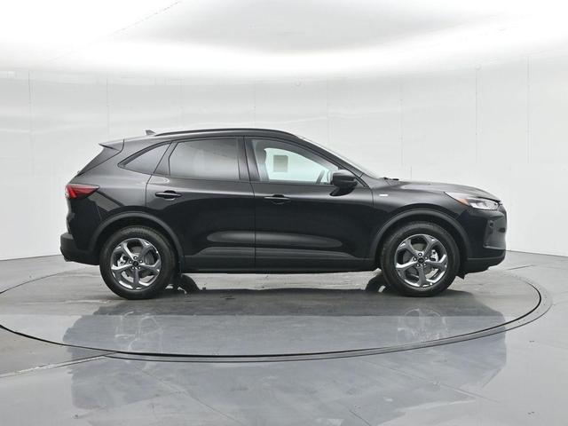 Photo of 2025 Black Metallic Ford Escape