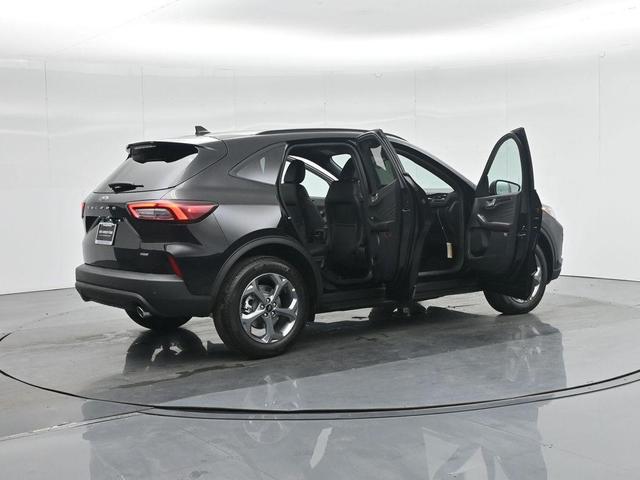 Photo of 2025 Black Metallic Ford Escape