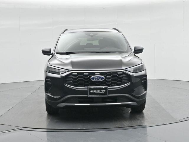 Photo of 2025 Black Metallic Ford Escape
