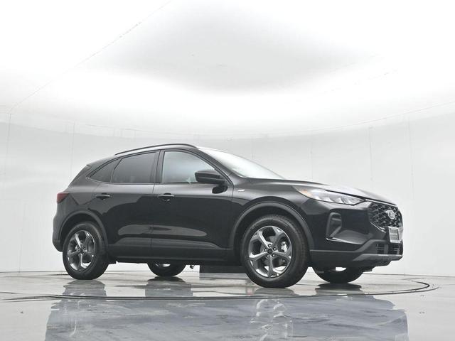 Photo of 2025 Black Metallic Ford Escape