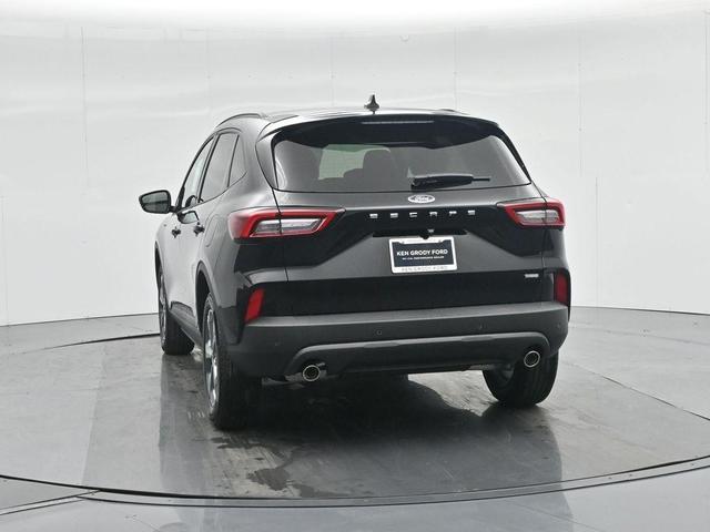 Photo of 2025 Black Metallic Ford Escape