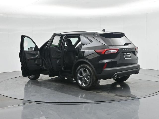 Photo of 2025 Black Metallic Ford Escape