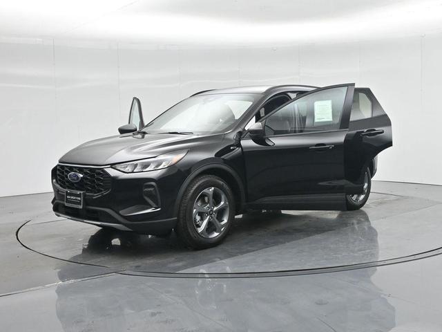 Photo of 2025 Black Metallic Ford Escape